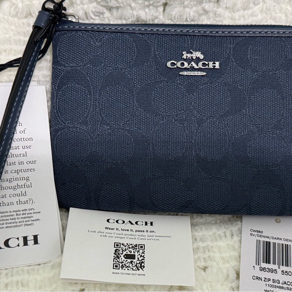 Corner Zip Wristlet In Signature Jacquard